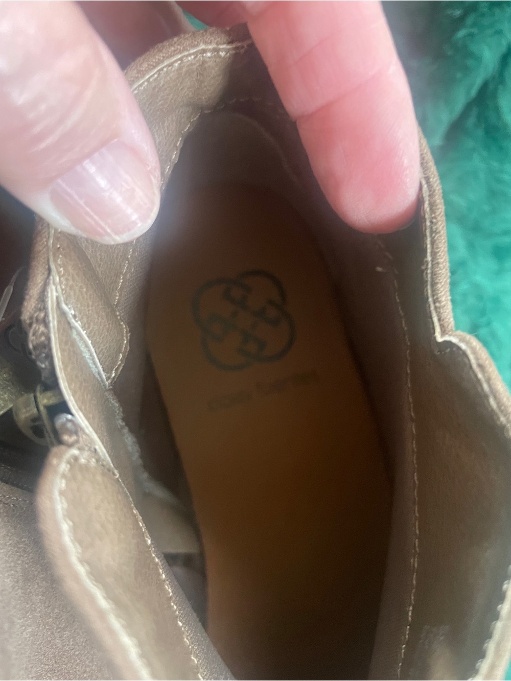 NWT Daisy Fuentes Brown Suede Ankle Booties with Side Zipper size 8 - Picture 6 of 8